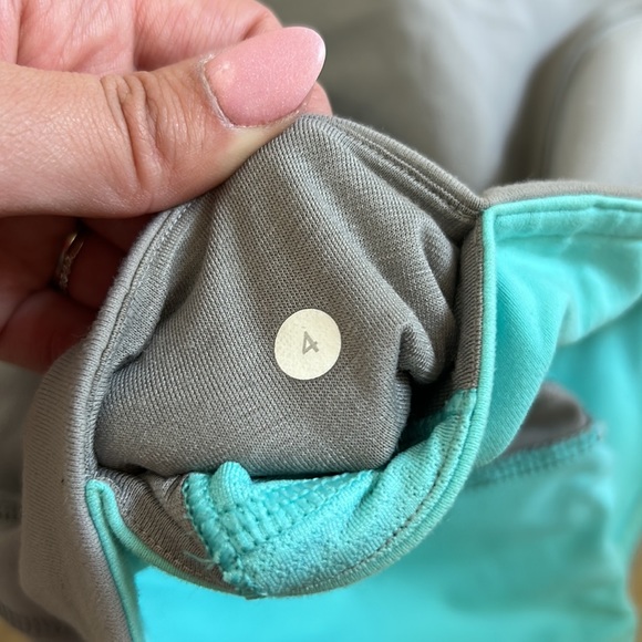 Grey lululemon capris workout pants - Picture 4 of 4